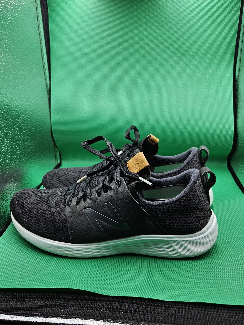 Nike Men's Black Knit Athletic Shoes with White Sole and Tan Pull Tab